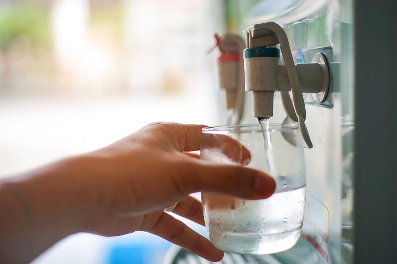 Бутилированная вода лучше водопроводной и скважинной